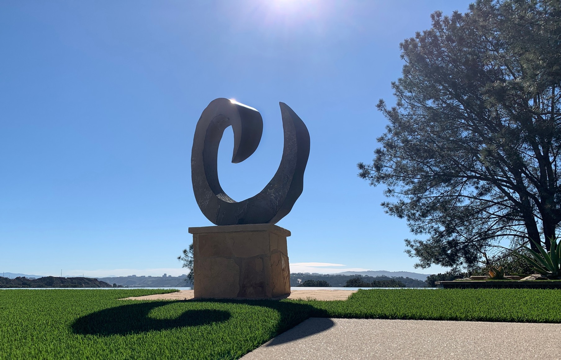 ROBINSON-Will_Curve_46x38x23_s