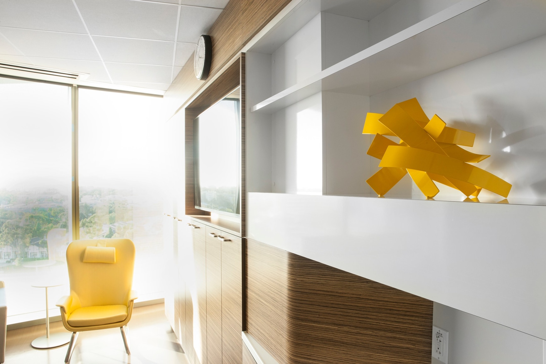 DEVINE-Matt_Floor9-Patient-Room-sculptures_s