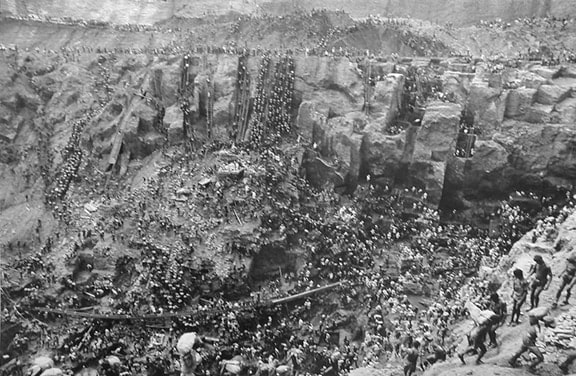 Cast of thousands, Serra Pelada, Brasil, from the series Workers, 1986. 16 x 20, 20 x 24, 24 x 35, 36 x 50 or 50 x 68 inch gelatin silver print