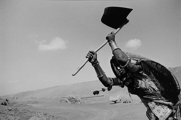 Rajasthan Canal Works, India, from the series Workers, 1989. 16 x 20, 20 x 24, 24 x 35, 36 x 50 or 50 x 68 inch gelatin silver print