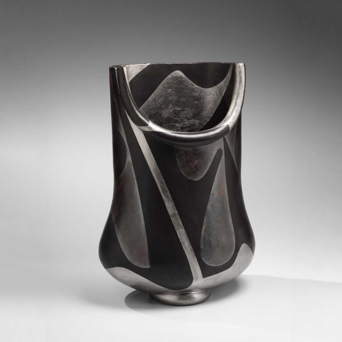 Yanagihara Mutsuo (b. 1934), Silver&nbsp;oribe&nbsp;sculpted vessel