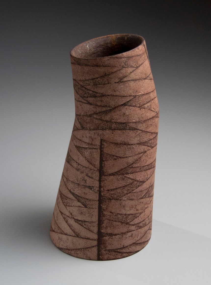 Columnar, slightly bent vessel, 1984