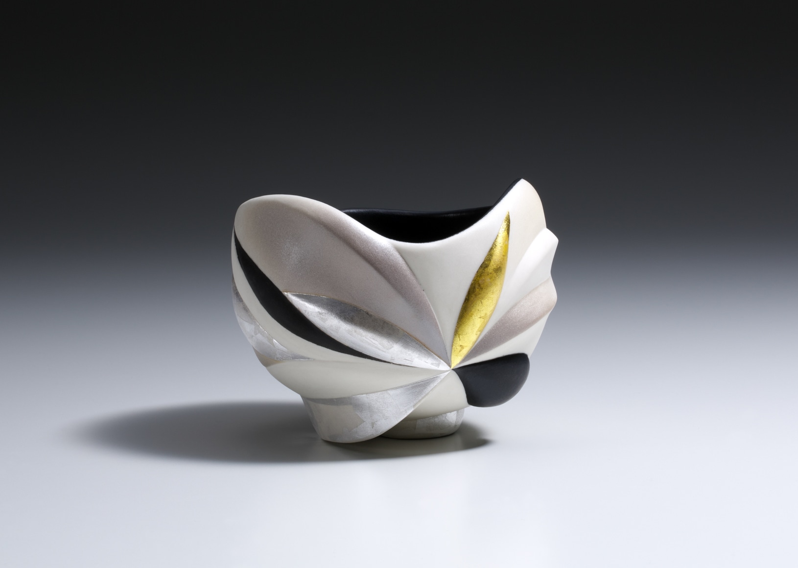 Takemura Yuri (b. 1980), Wan &quot;Hikari no yukue&quot;: Teabowl &quot;Whereabouts of Light&quot;