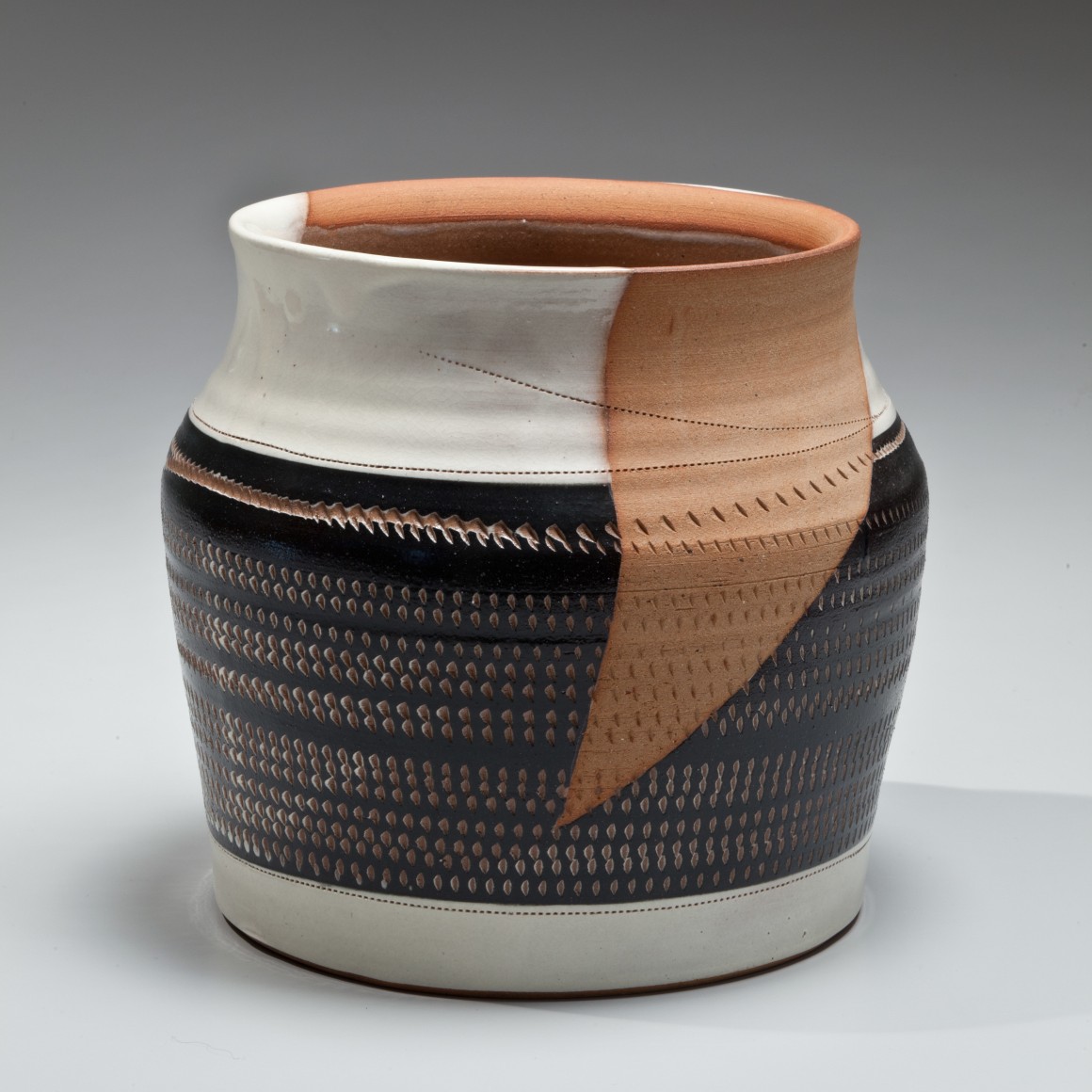 Kondo, Yutaka, Kondo Yutaka, Japanese, ceramics, Japanese ceramics, clay, pottery, modern, broad, vase, textured, roulette, patterning, unglazed, black, white, brown, glaze, stoneware, 1973