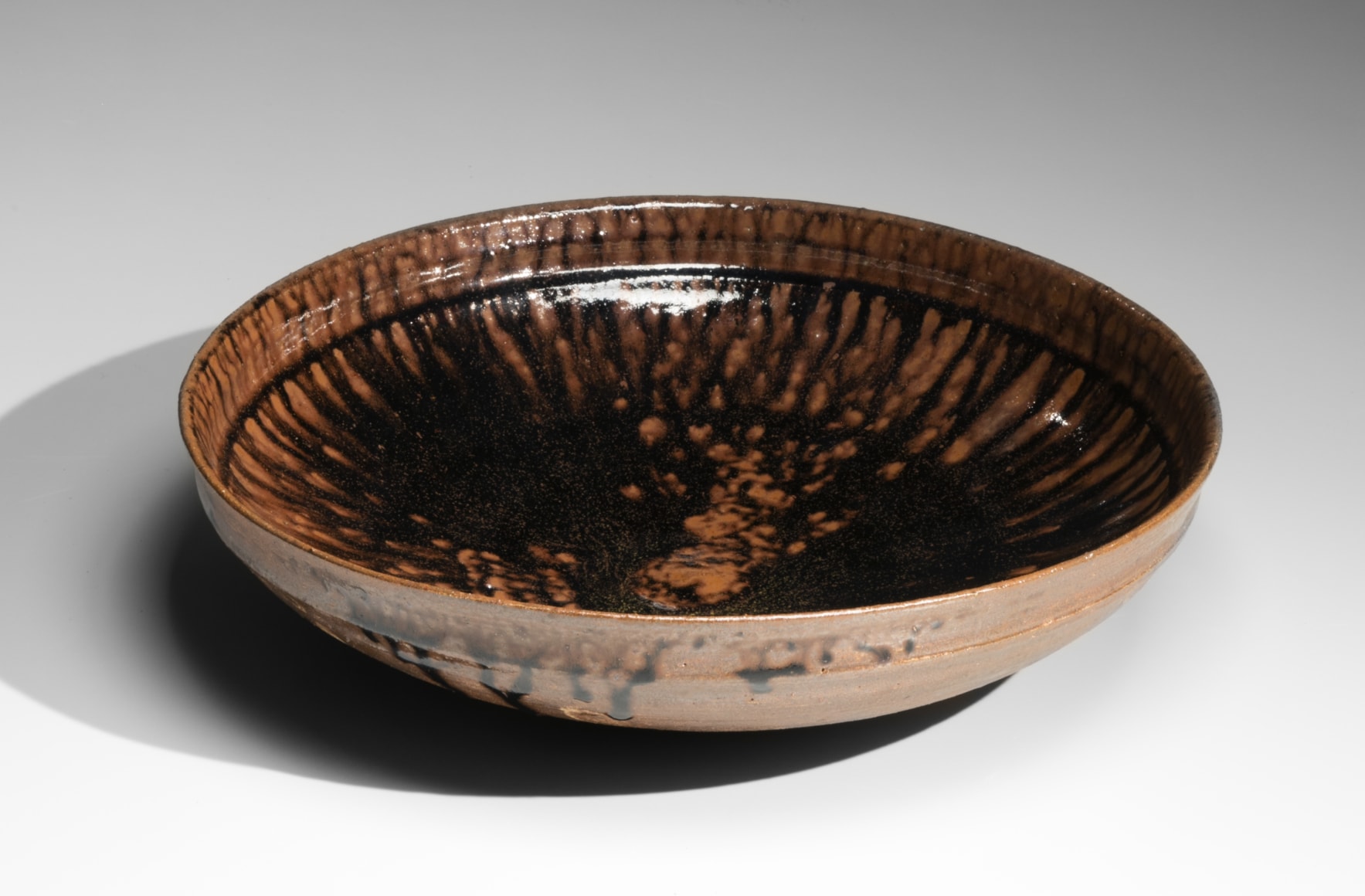 Kamoda Shōji, Iron-glazed shallow bowl