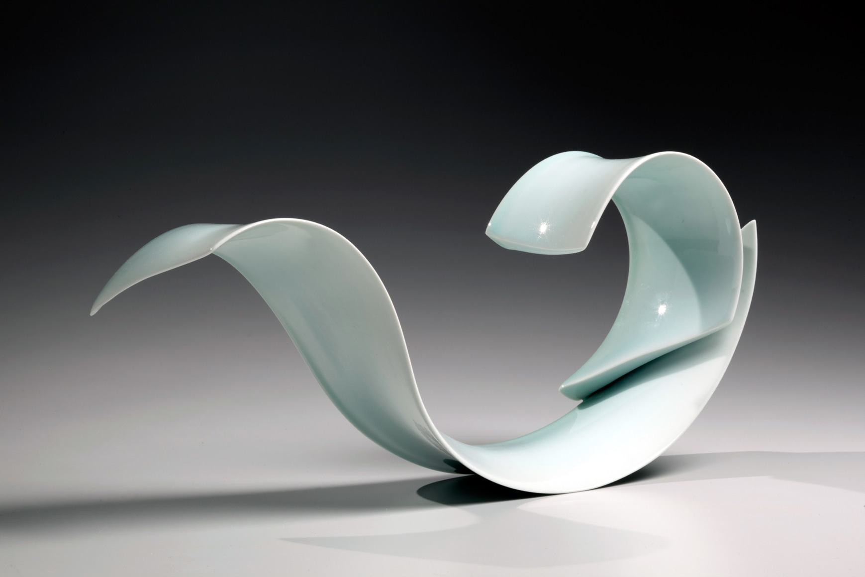 Kino, Satoshi, Kino Satoshi, oroshi, mountain, gust, thing, ribbon, curling, blue, white, green, sculpture, 2014, seihakuji, glazed, porcelain, contemporary, art, sculpture, clay, ceramic, pottery, japan, japanese, japanese art, japanese contemporary ceramics, gallery, artist