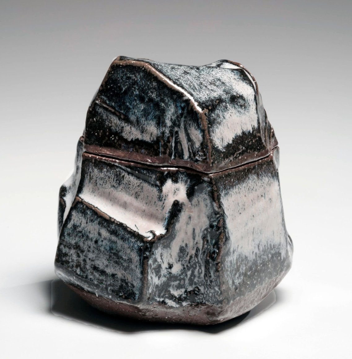Kaneta Masanao (b. 1953), Incense burner with multi-planar body, Hagi glaze and extensive kiln effects
