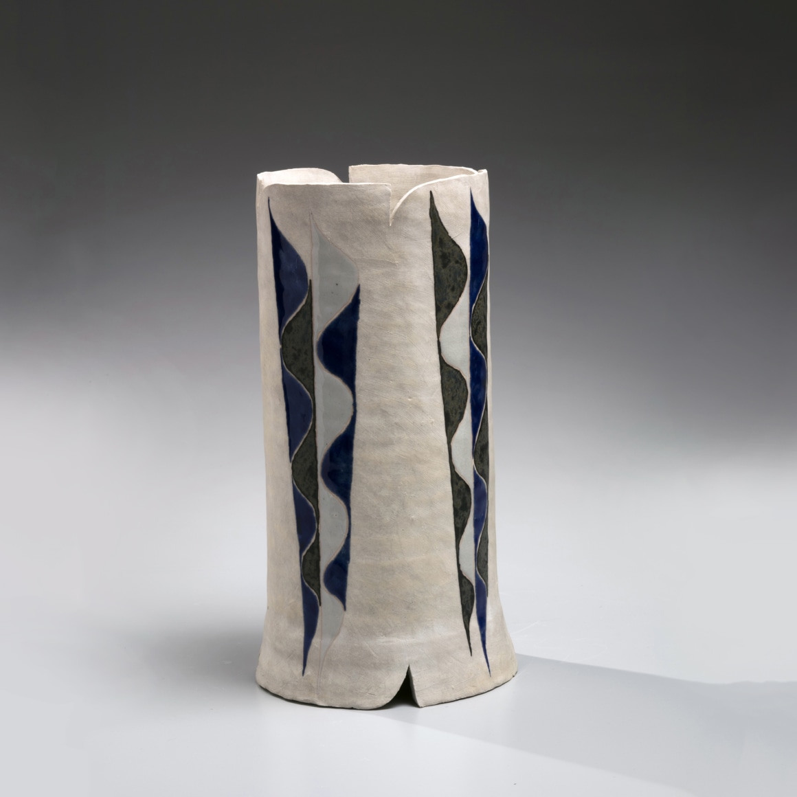 Kamoda Shōji (1933-1983), Columnar vessel with ribbon pattern