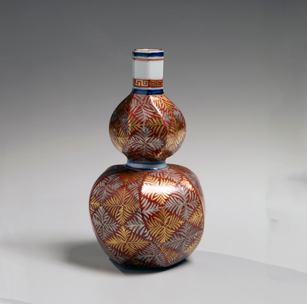 Tomimoto Kenkichi (1886-1963), Sake flask with fern pattern
