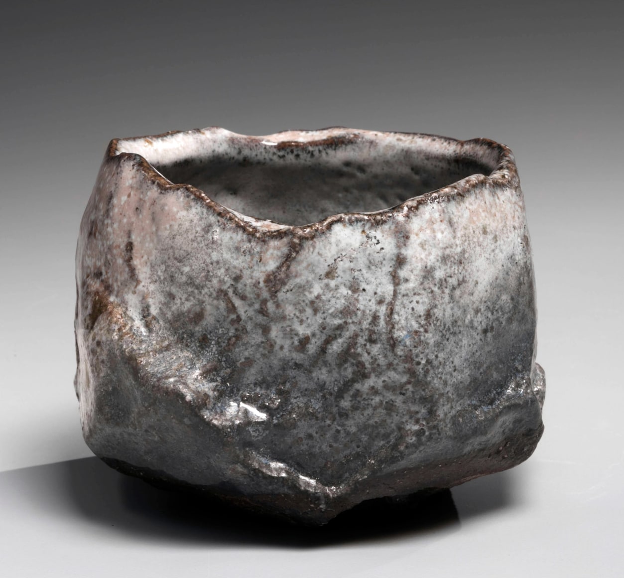 Kaneta Masanao (b. 1953), Almost straight-walled teabowl with irregular mouth and Hagi glaze