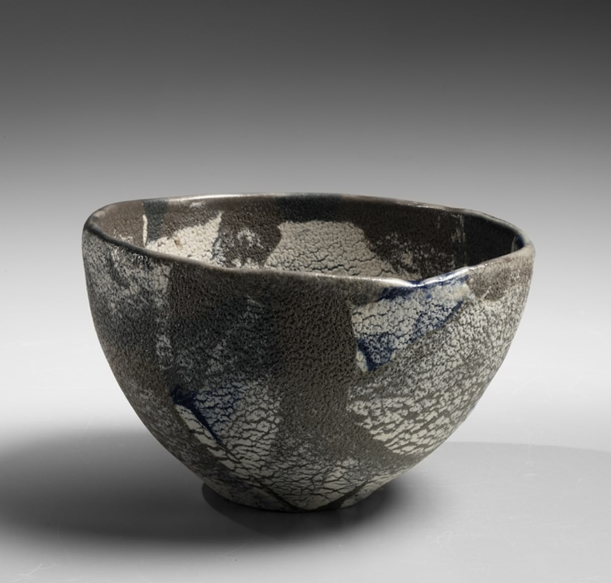 Matsui Kōsei, Neriage&nbsp;teabowl with clay-slip-paint on layered and fissured surface