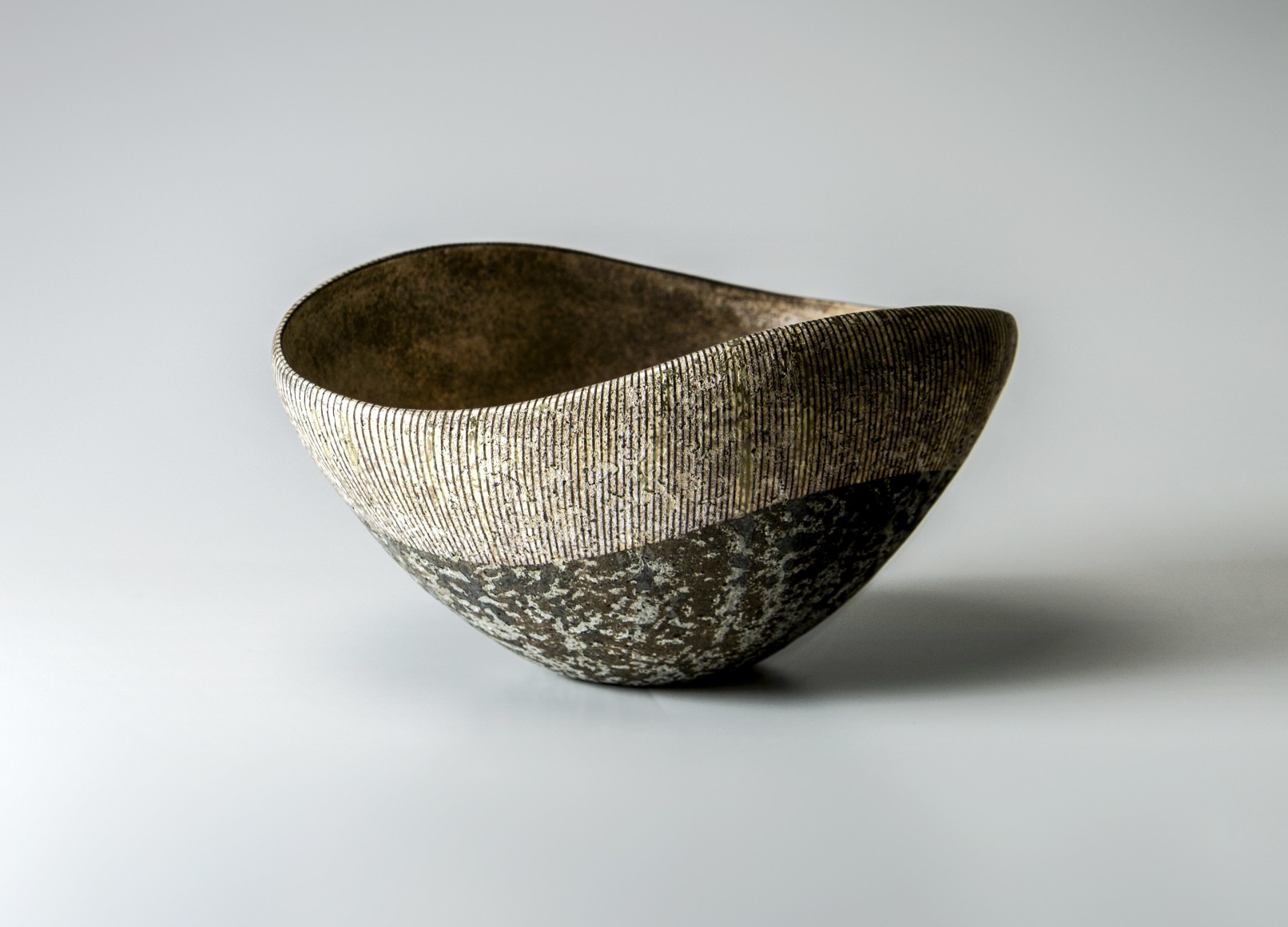 Iguchi Daisuke, Two tone bowl with silver striation pattern