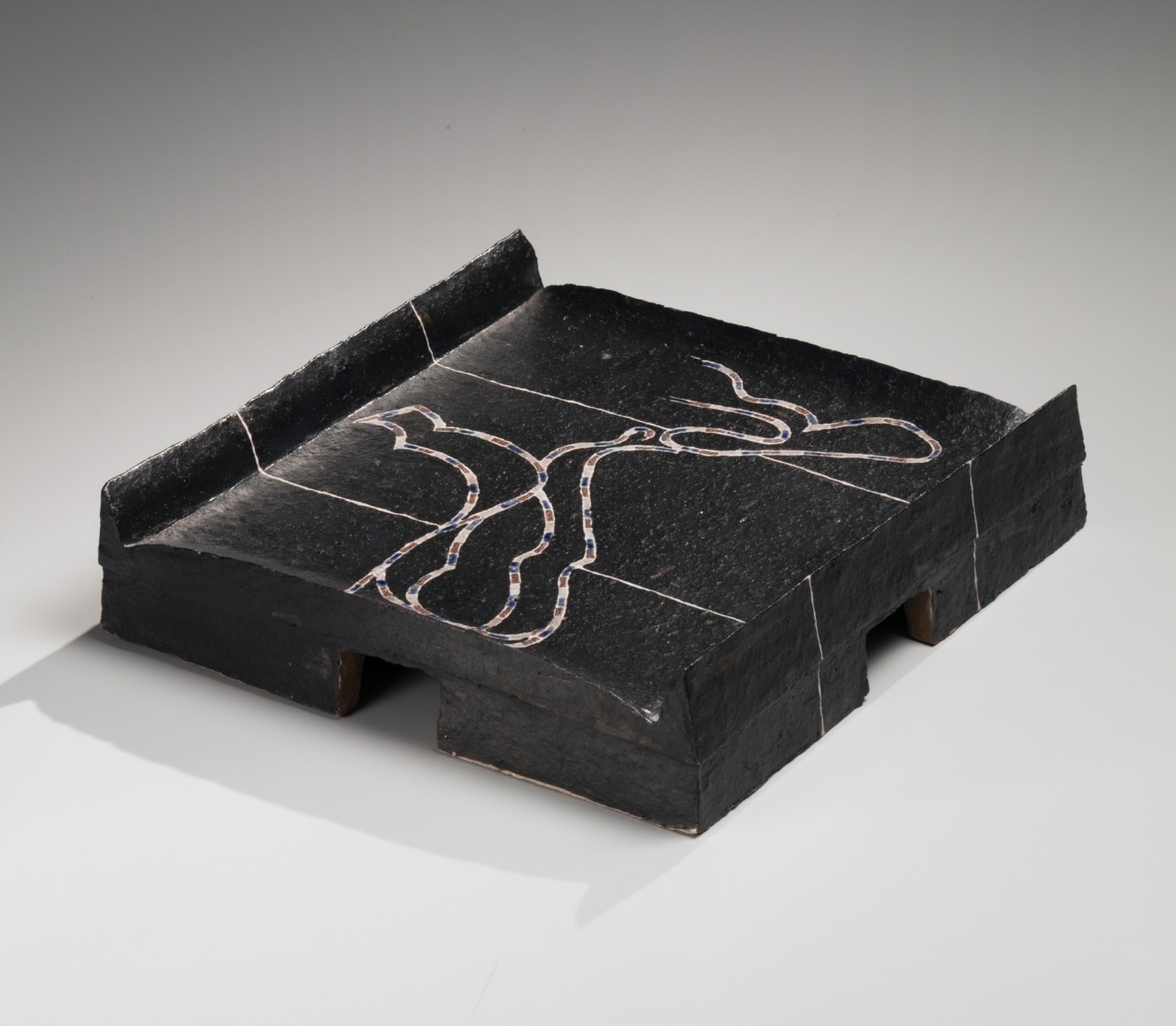 Kamoda Shōji, Raised, footed platter with polychrome enamel curvilinear patterning