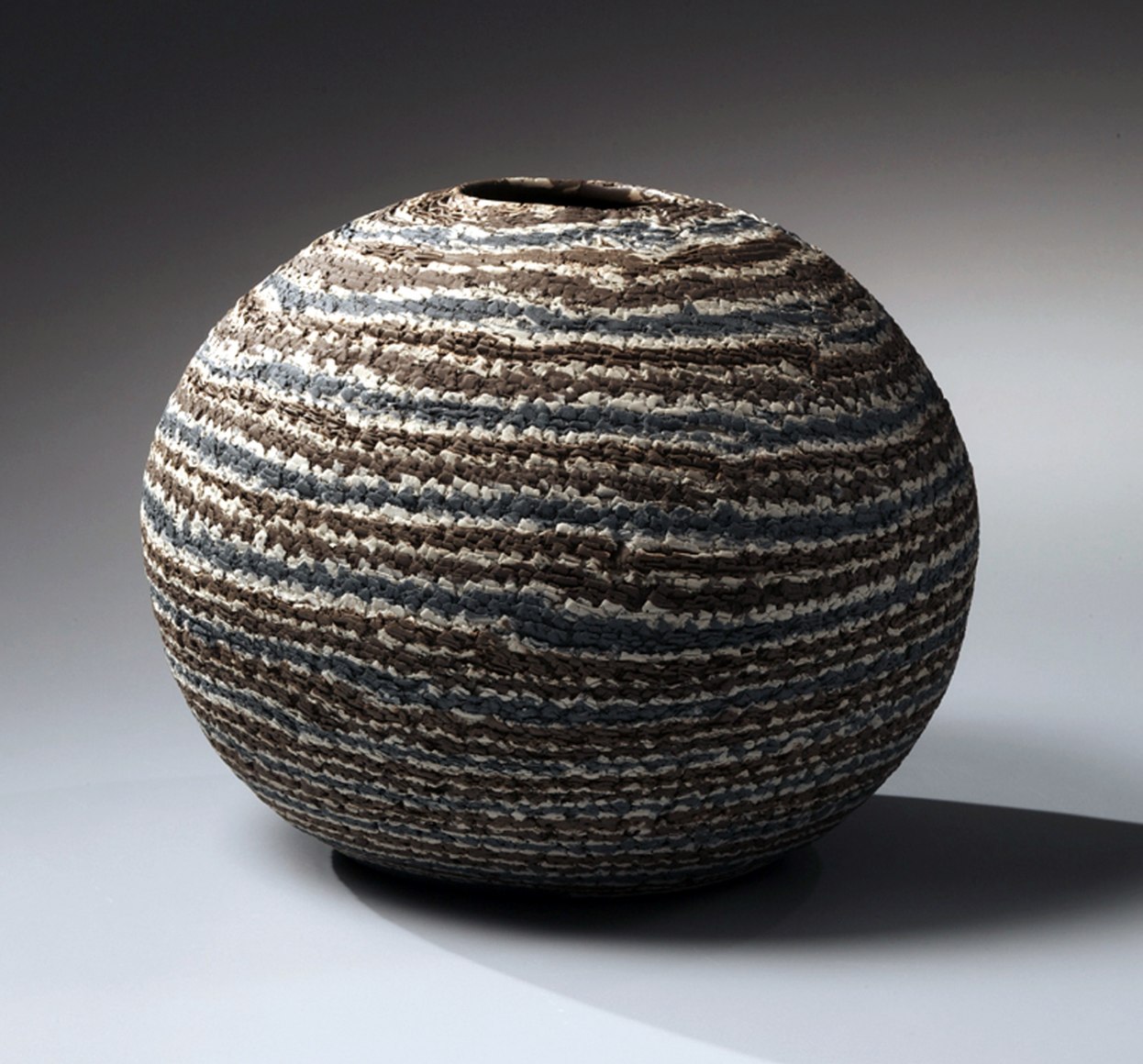 Matsui Kōsei, Neriage&nbsp;brush-rubbed striped round vessel