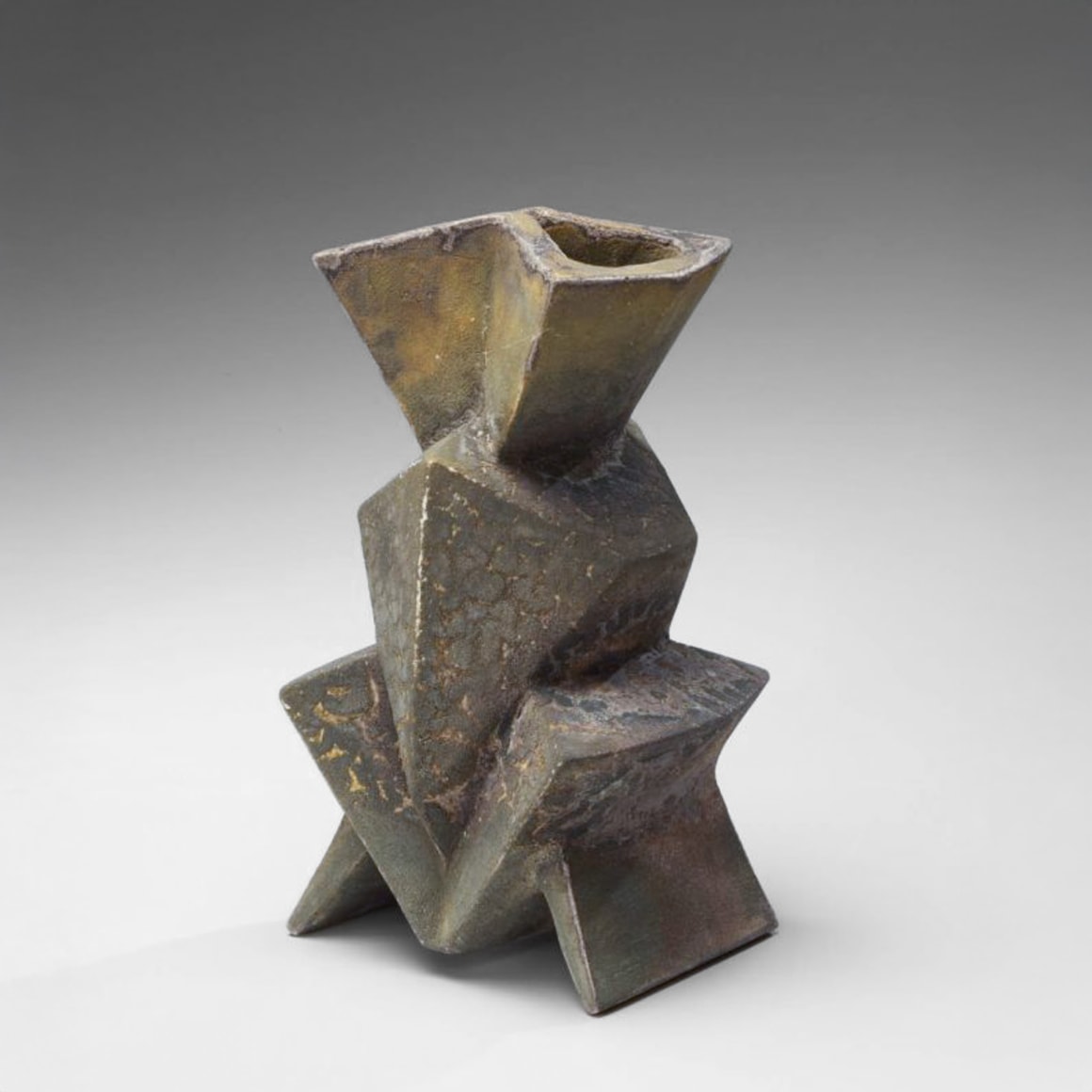 Multiplanar, geometric vessel