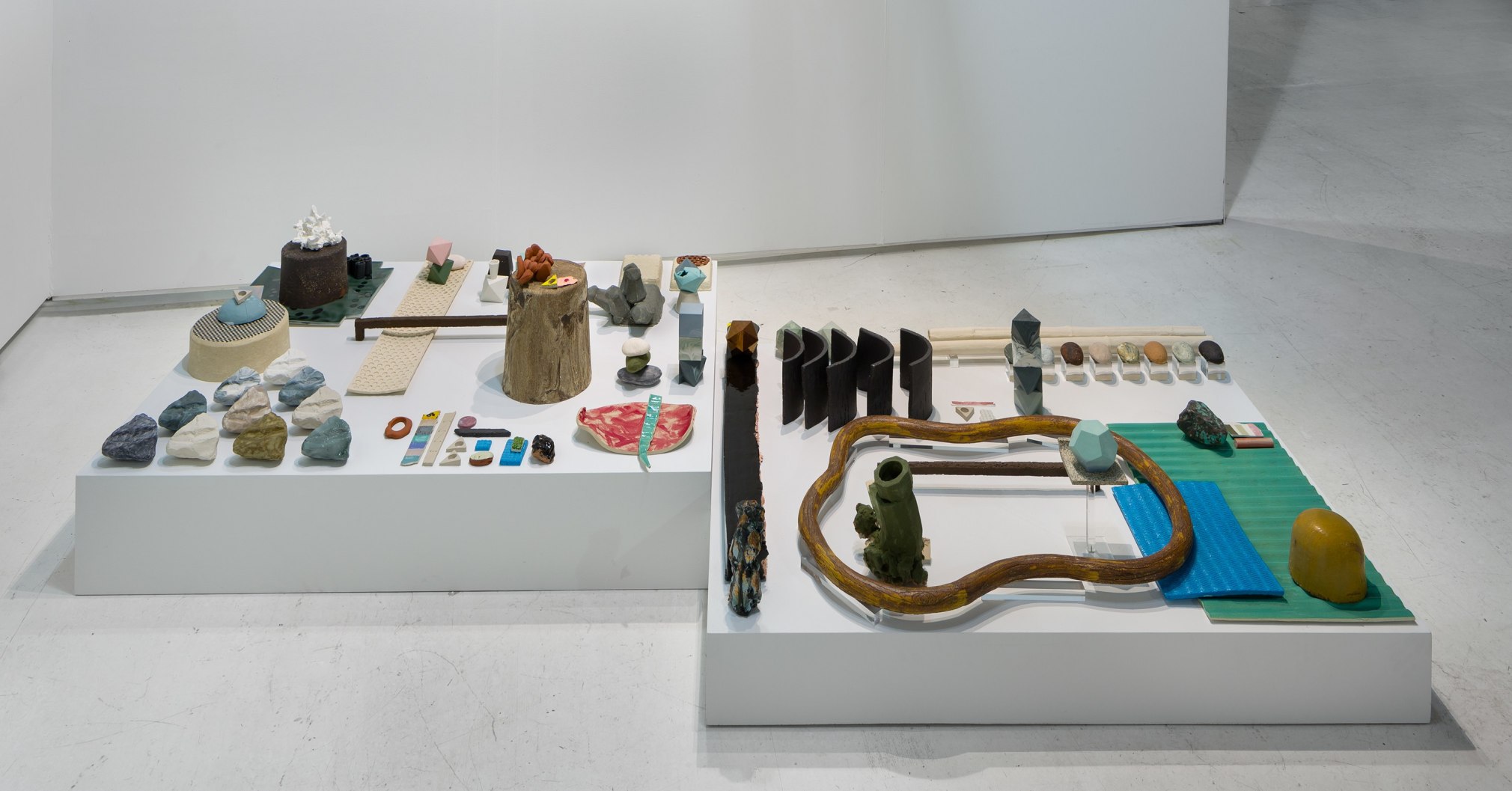 Ceramic sculpture installation by Marjolijn de Wit