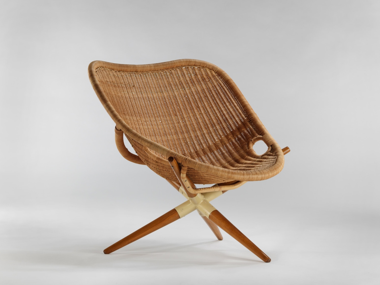 Joseph-André Motte - Tripod Chair - Works - Demisch Danant