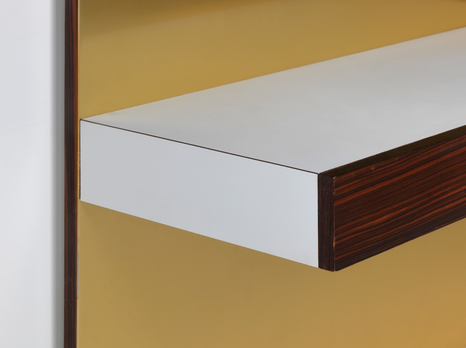 Detail of formica vanity top