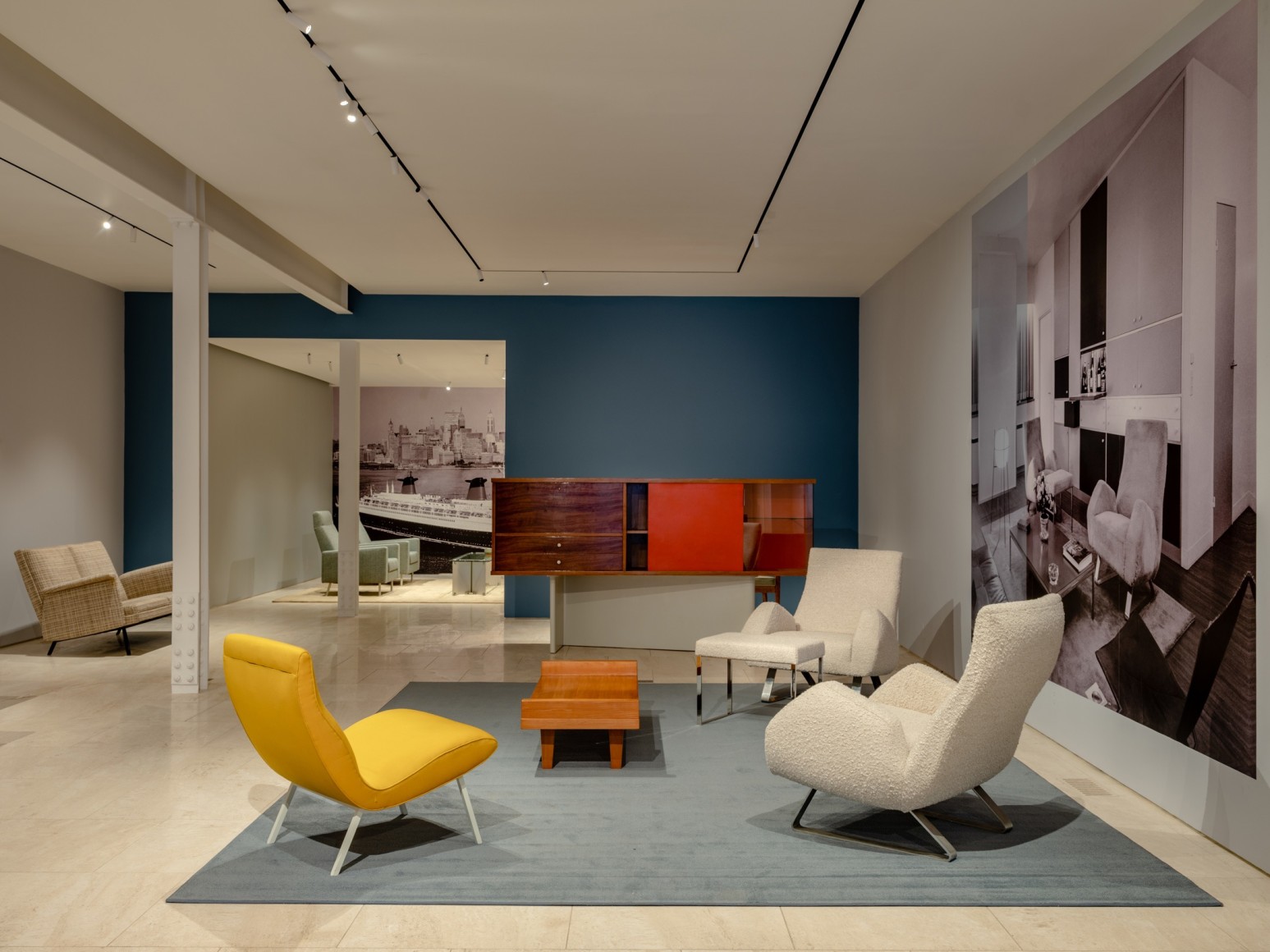 Installation view of the main room of the gallery with works by Jacques Dumond.