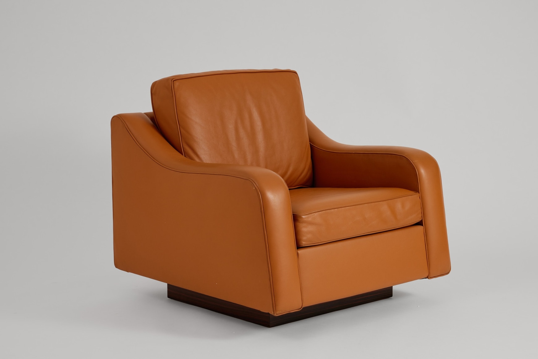 Motte pair of chairs in an empty room