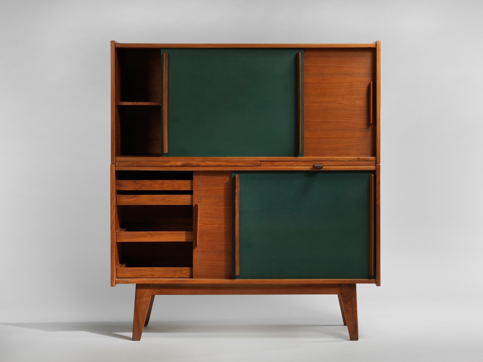 Front view open drawers