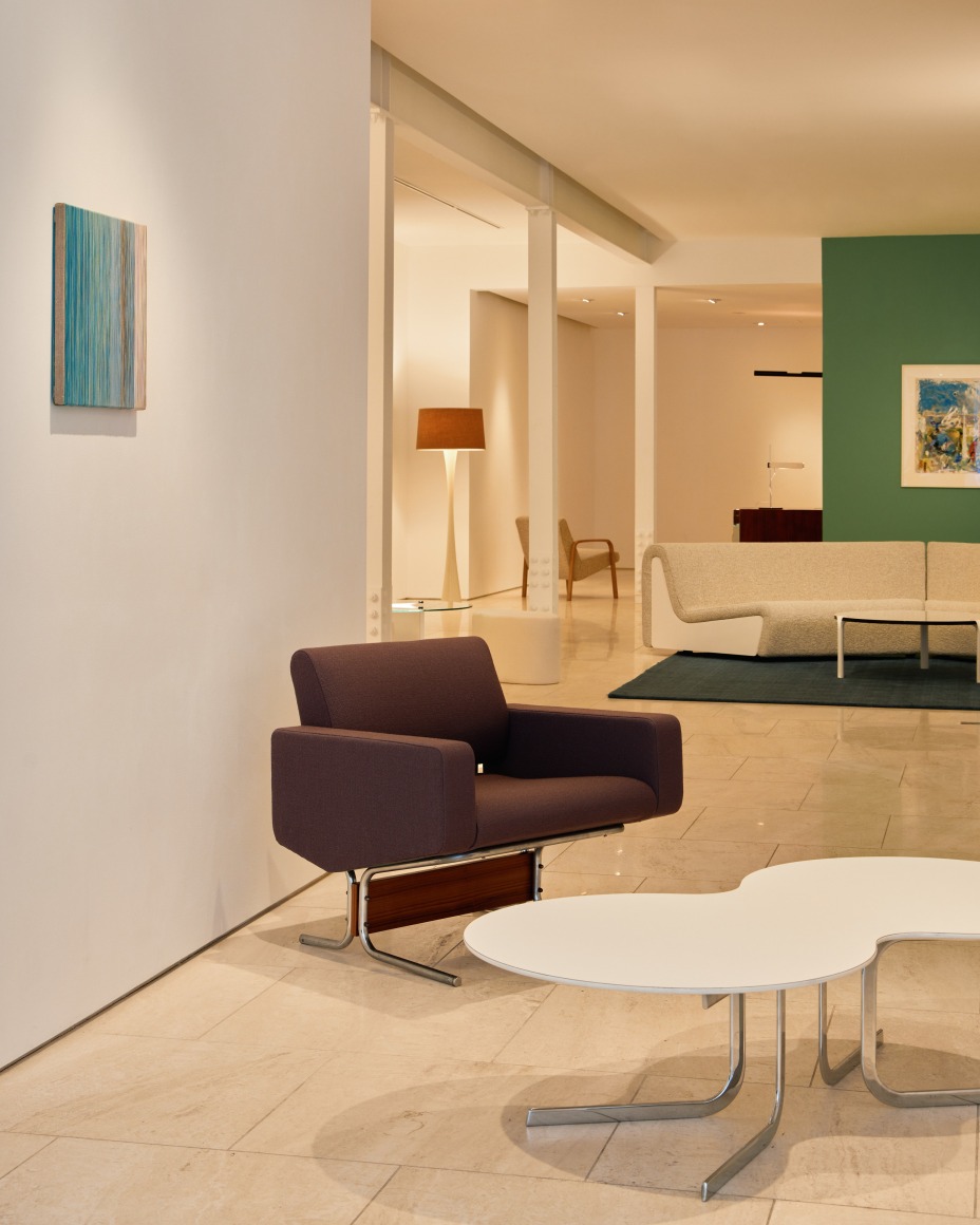 Joseph-André Motte Luge Chair with Montreal Low Table by Olivier Mourgue