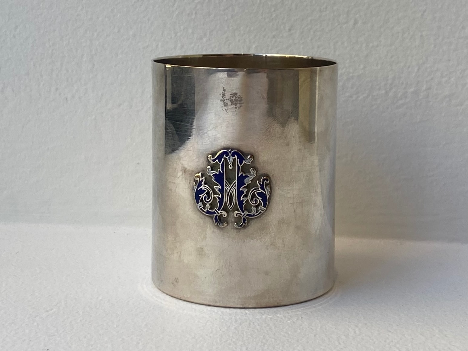 picture of cup with hallmark in a room