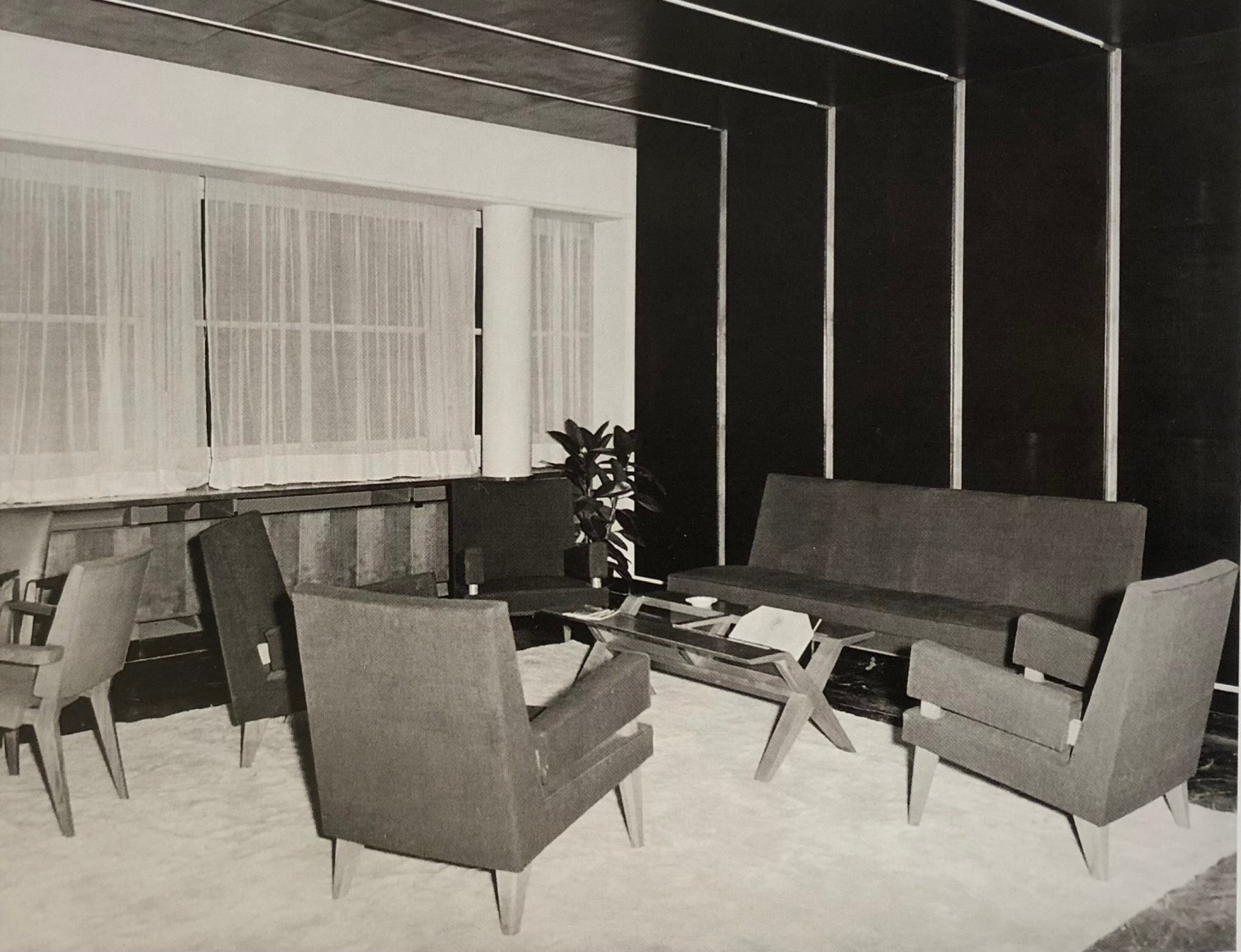 Archival image of Hotel Marhabata in Casablanca in 1953-1954