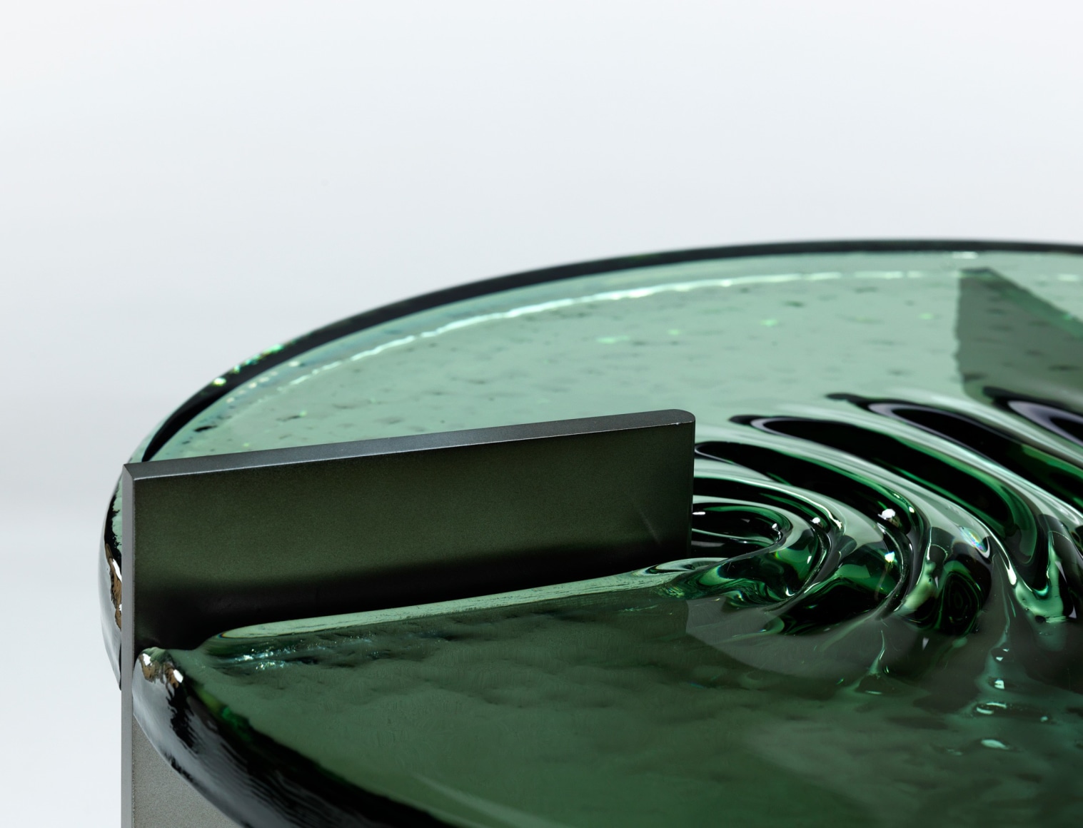 glass and aluminum tables that looks like water