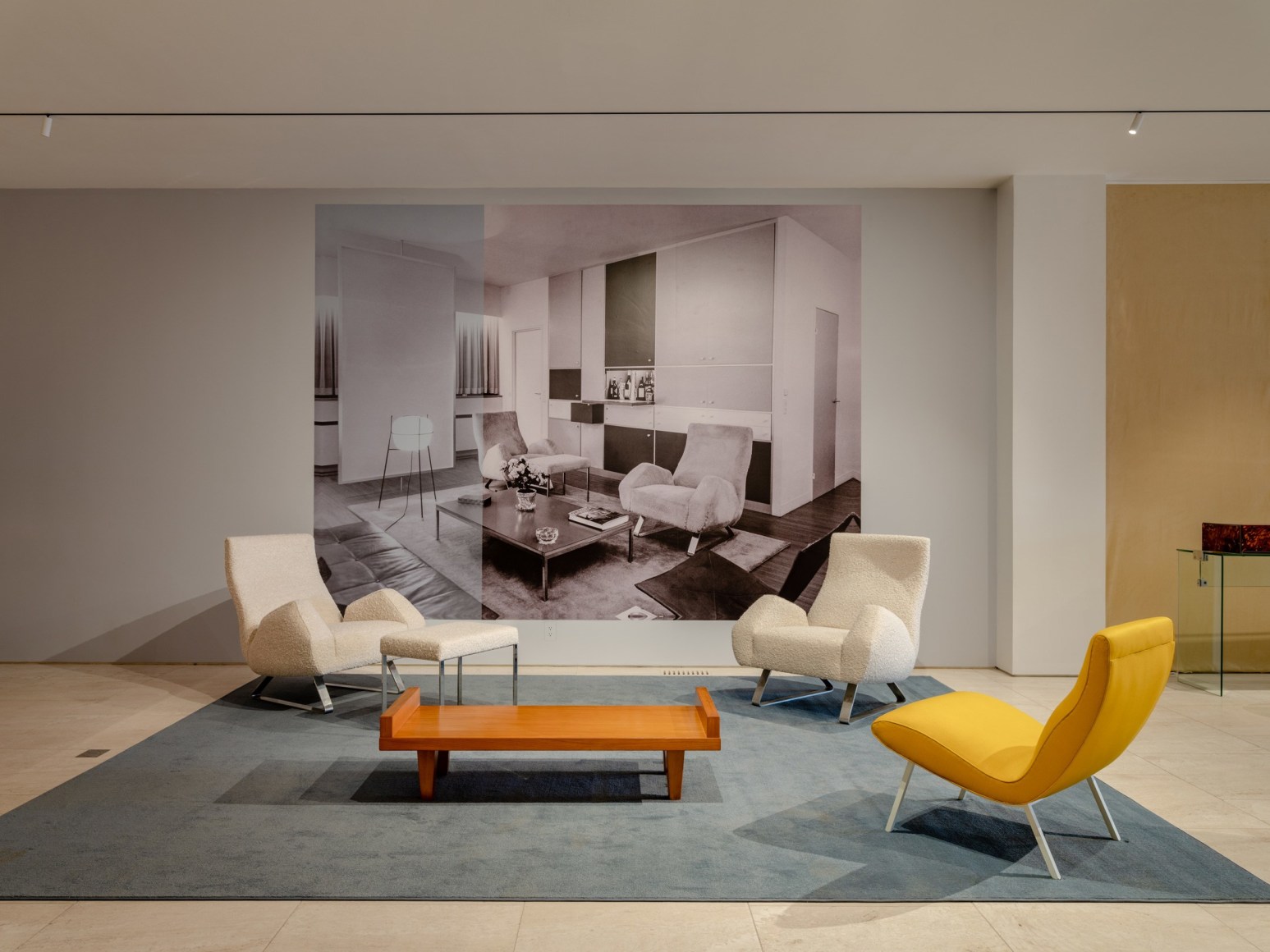 Installation view of the main room of the gallery with works by Jacques Dumond.
