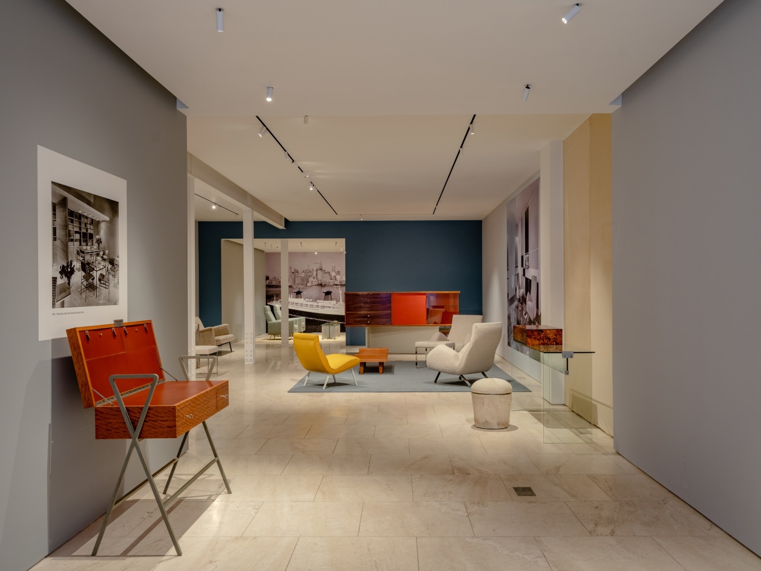Installation view of the front room of the gallery with works by Jacques Dumond.