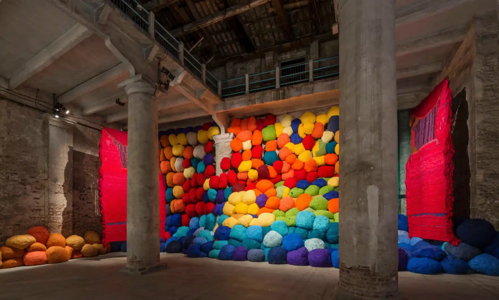 Escalade Beyond Chromatic Lands 2016-17, Sheila Hicks (Photo: Michael Brzezinski)