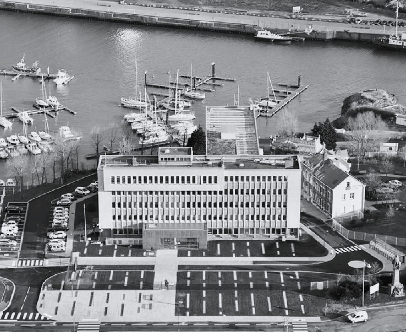 Dunkirk Seaport administrative building, Architect R. Bidot, 1965