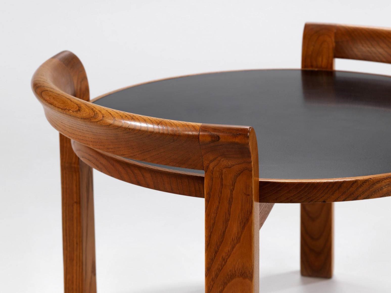 Rounded wooden edges of table and glass top