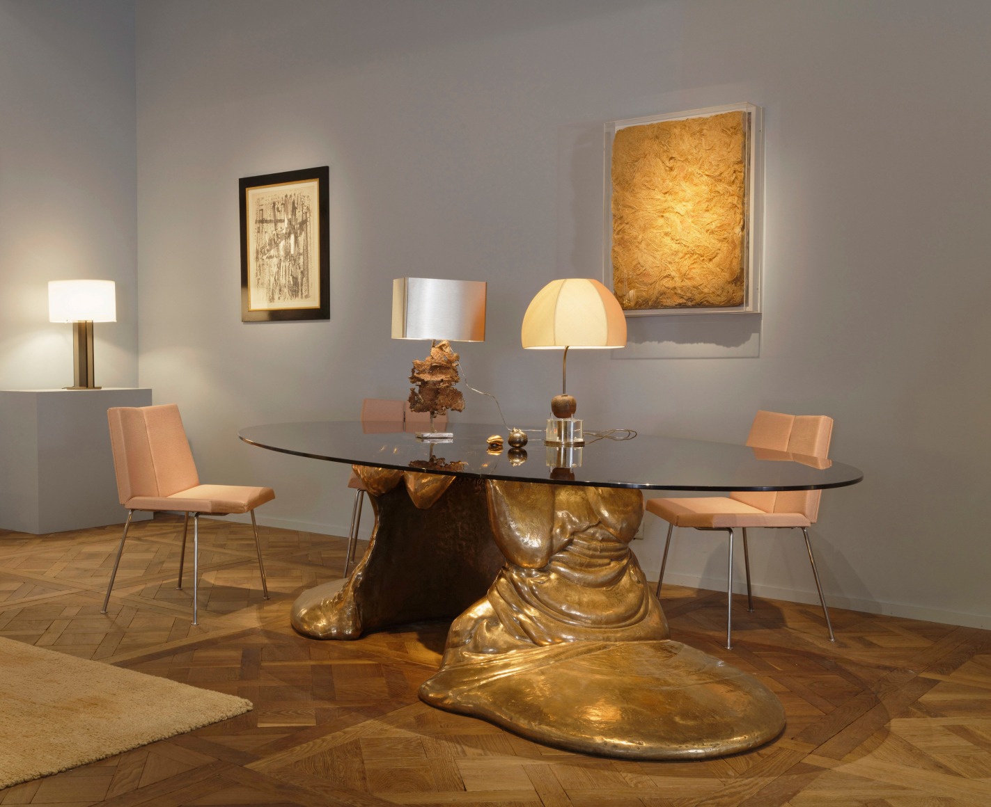 Installation view of 4 Pierre guariche chairs in a room.