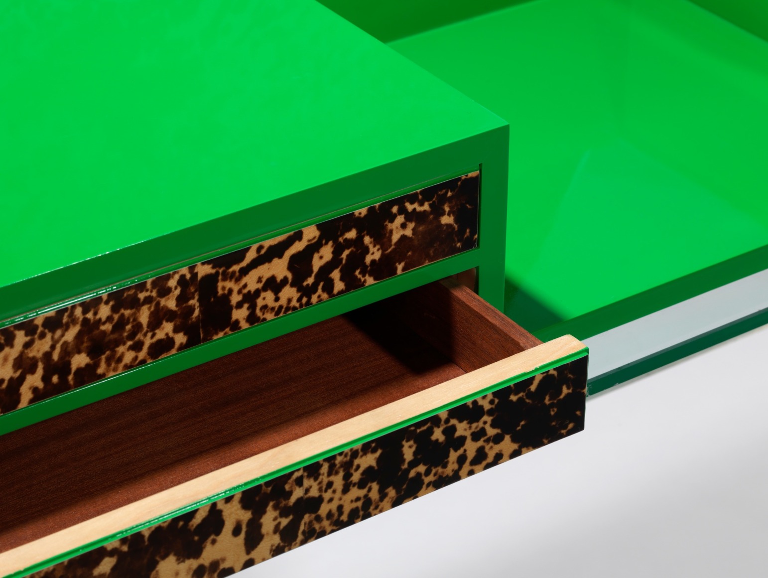 Jacques Dumond console vanity with a box on top. made of glass and has a stool that sits with it. green inside the box. Detail of the piece.