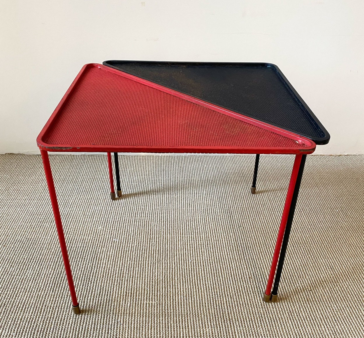 PAIR OF MATHIEU MATÉGOT TRIANGLE TABLES - Collections - Eric