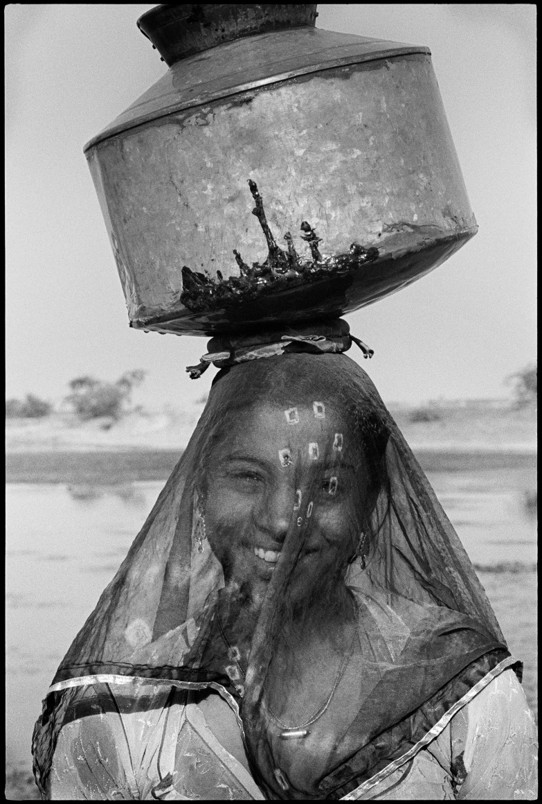 Mandy Vahabzadeh, Untitled (Rajasthan, India 2008), Archival Pigment, 20&quot; x 16&quot;&nbsp;at Anita Rogers Gallery