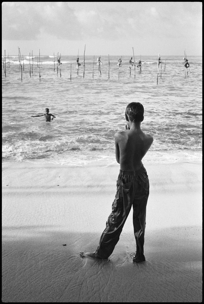 Mandy Vahabzadeh, Untitled (Weligama, Sri Lanka 1999), Archival Pigment, 20&quot; x 16&quot;&nbsp;at Anita Rogers Gallery