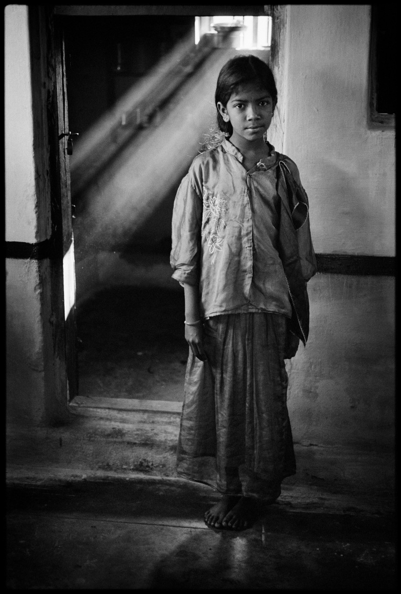 Mandy Vahabzadeh, Untitled, Tamil Nadu, India, 1998, archival pigment, 16″ x 20″ at Anita Rogers Gallery