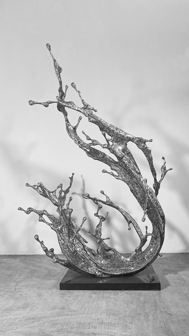Water in Dripping - You You, 2023, stainless steel, 73.25 x 59 x 50.4 inches/186 x 150 x 128 cm