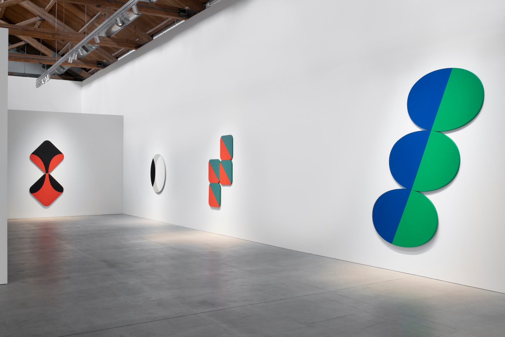 Installation view of Leon Polk Smith: Endless Space, 2019. 