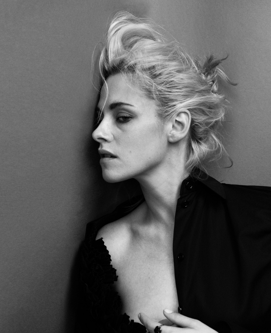 Kristen Stewart, Nov. 14, 2021 , (S03_0540_V7)