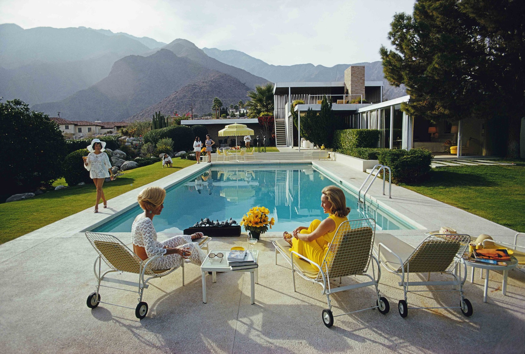 Slim Aarons, Poolside Gossip, 1970