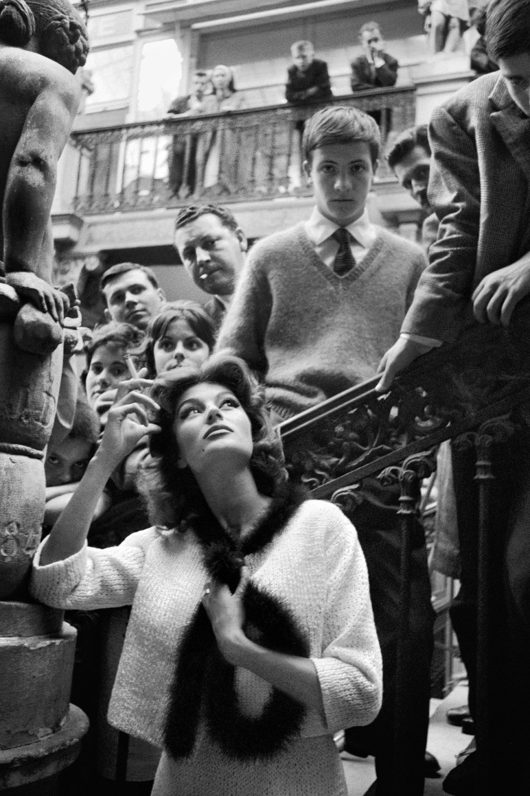 Agnés Varda, Anouk Aimée in the Passage Pommeraye, Nantes, France, while shooting "Lola", 1960