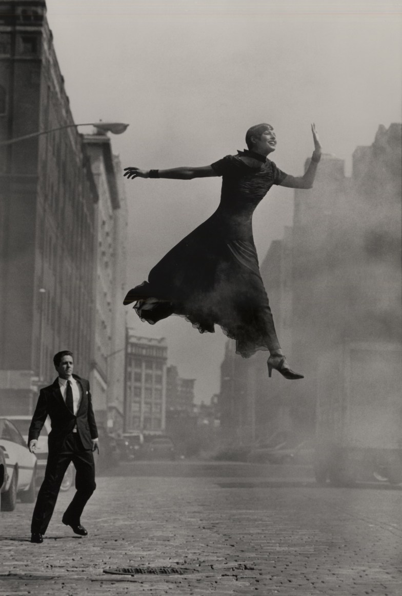 Peter Lindbergh Linda Evangelista, Hugh Grant, New York, (PL20248-24A), 1992
