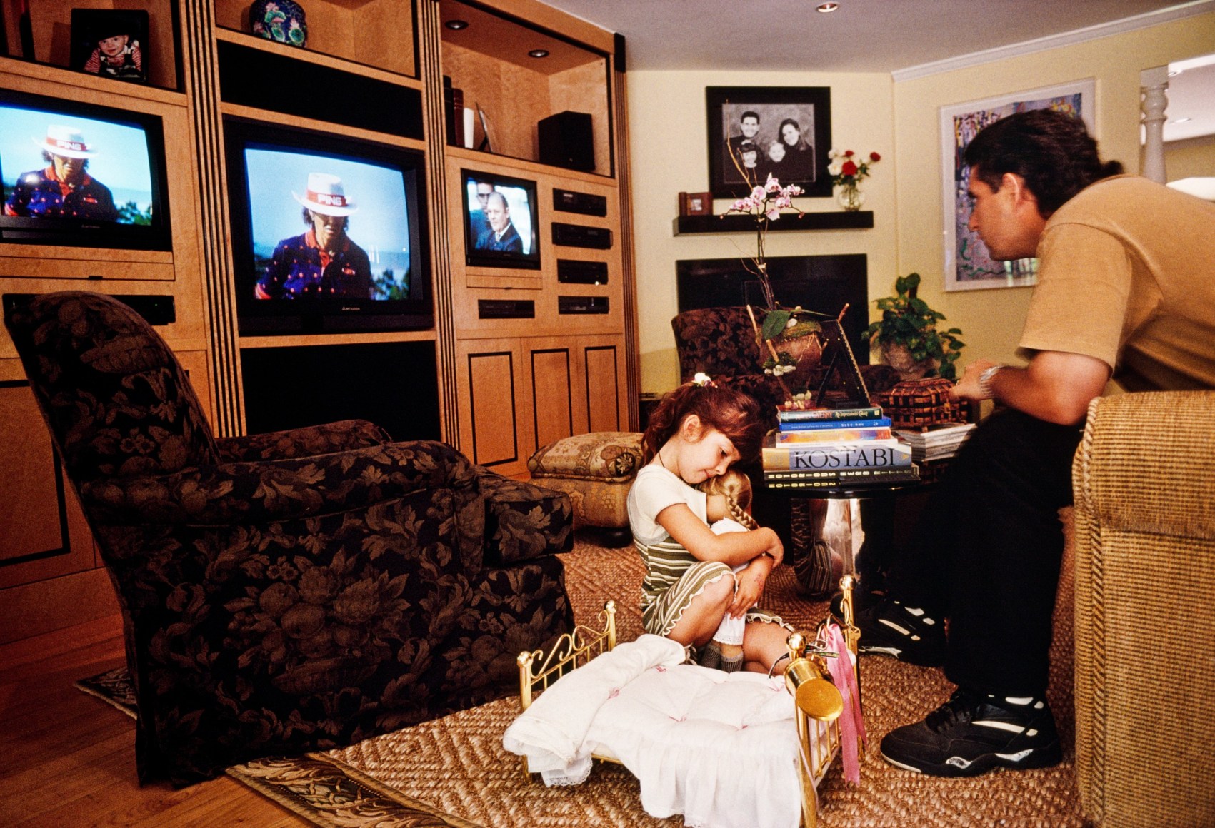 Glenn, 34, watches shows on three televisions with his daughter, Jenna, 6, in their family room, Encino, Los Angeles, 1995, Archival Pigment Print