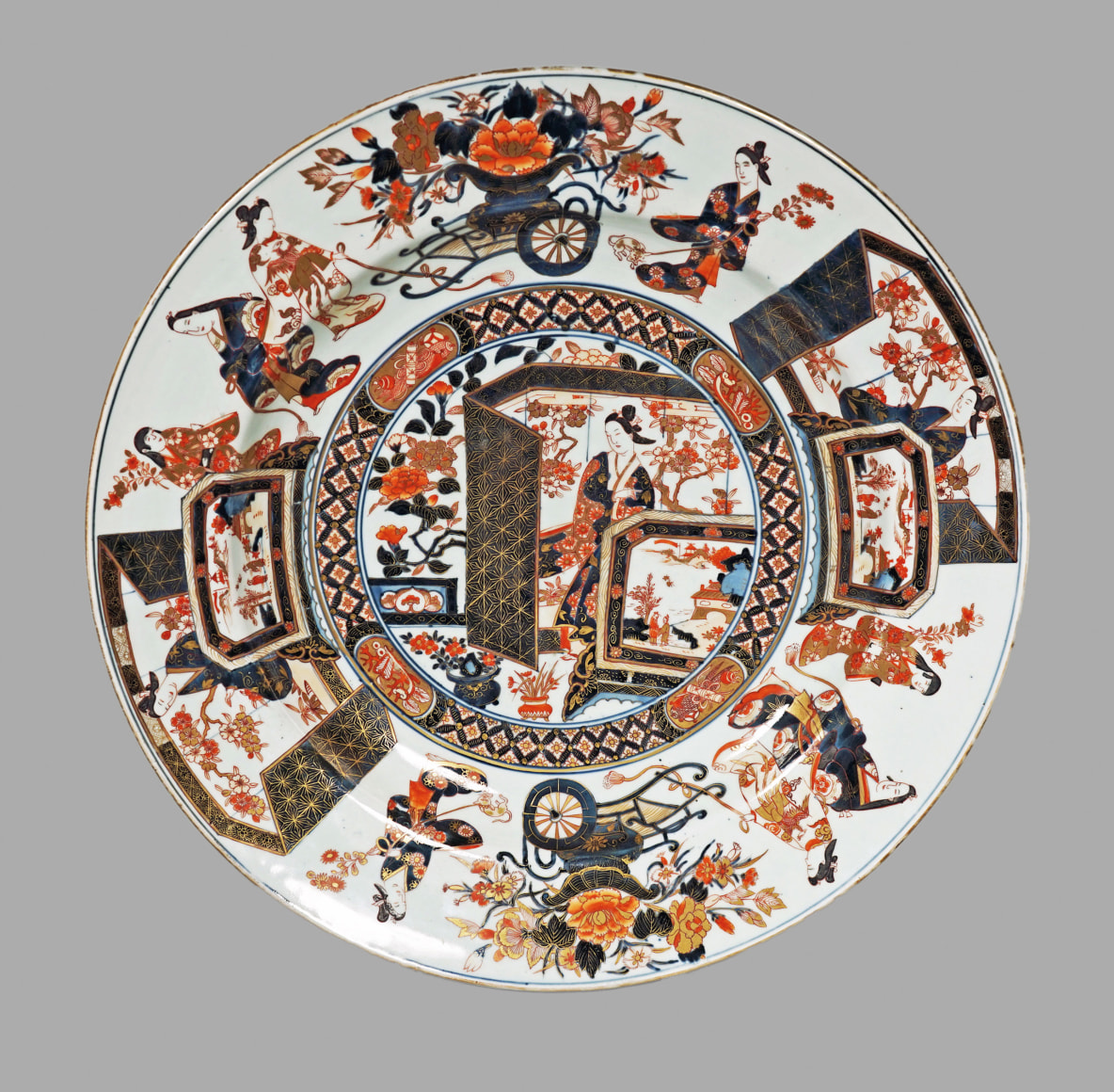 An Early 18th Century Japanese Porcelain Charger An Early 18th Century Japanese Porcelain Charger