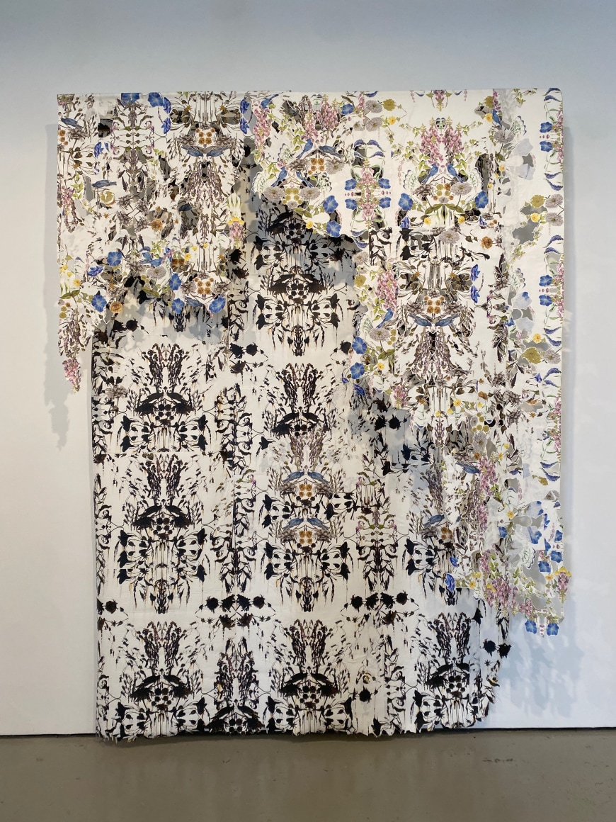 Flora a fauna wallpaper with lace cutouts layered like curtains