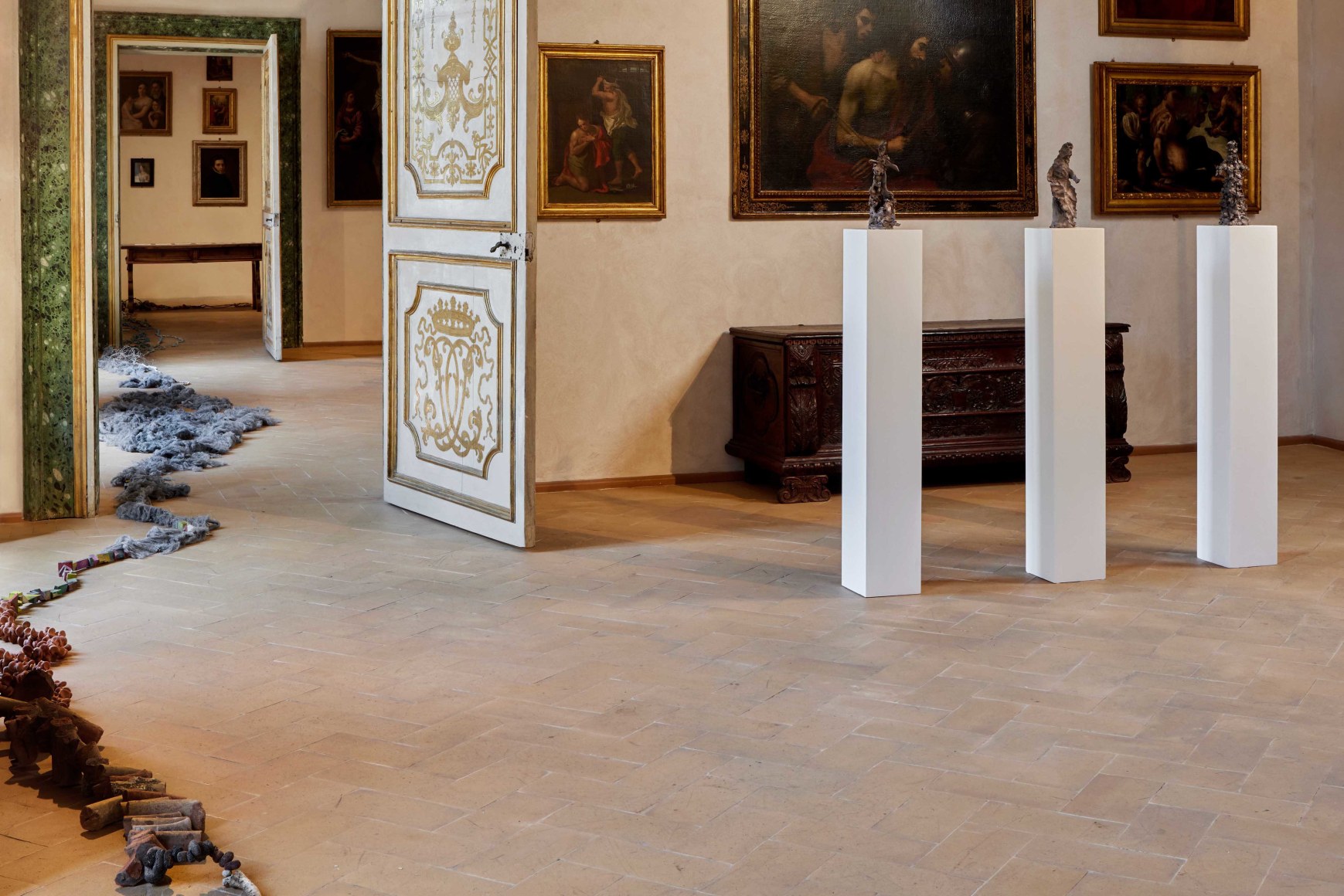 Chiara Camoni,&nbsp;Beginning end. Round. All things of the world.